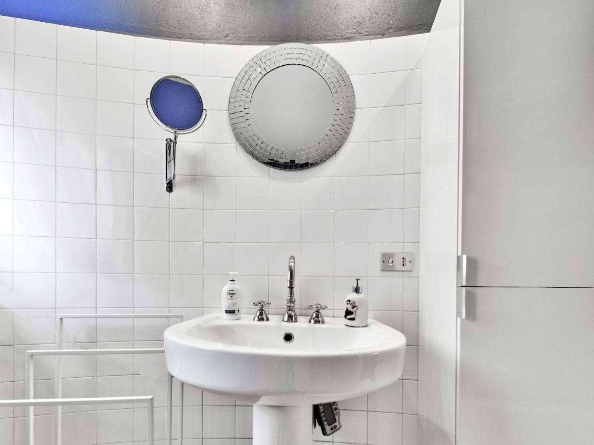 Splendid Apartment In The Historic Center Milan Luaran gambar